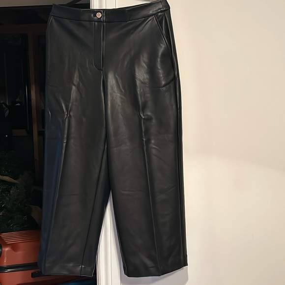 Black cropped wide leg faux leather pants with pockets. High waisted - Picture 1 of 6